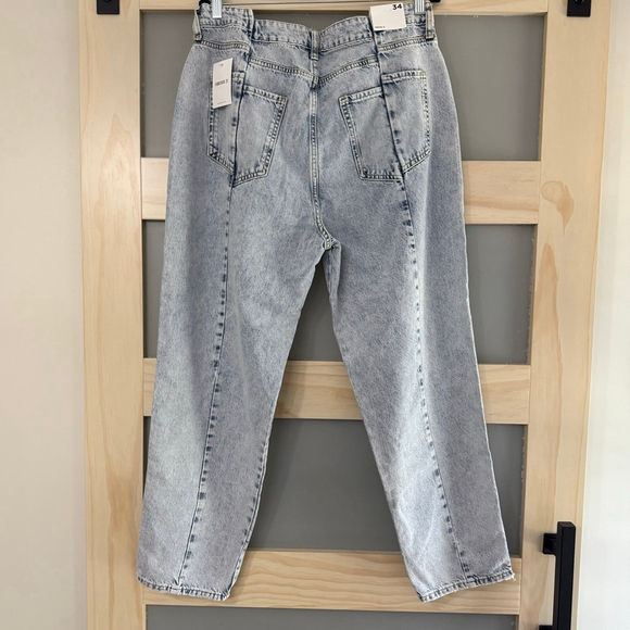 Forever 21 Mom Jeans Light Wash Size 34, 27 Inseam 100% Cotton Vintage Style - Picture 3 of 5
